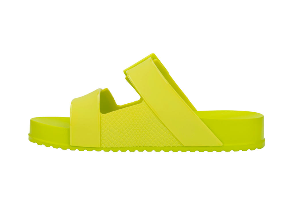 MELISSA COZY CONNECTION SLIDE AD –