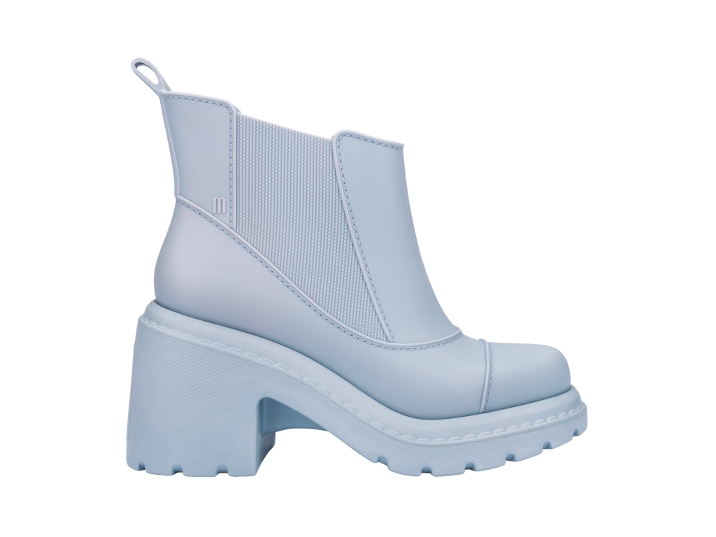 MELISSA COURTNEY BOOT AD –