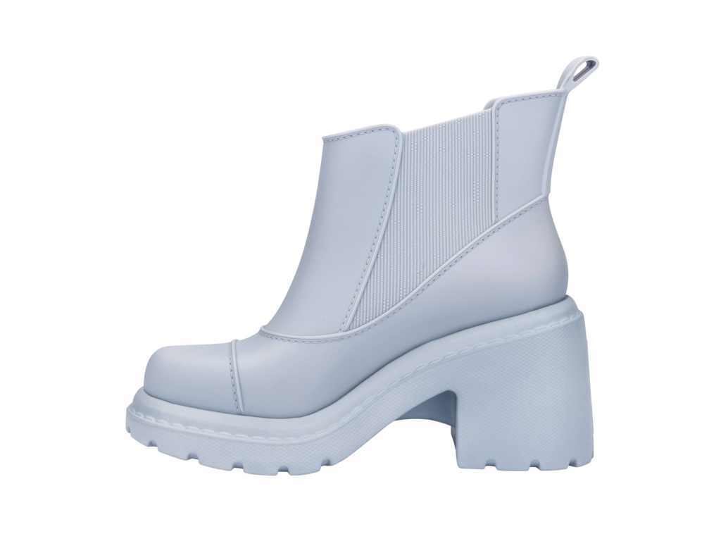 MELISSA COURTNEY BOOT AD –
