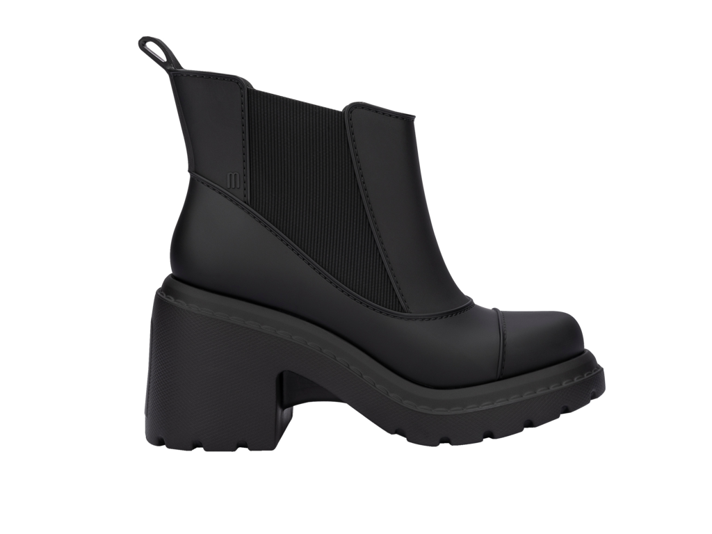 MELISSA COURTNEY BOOT AD –