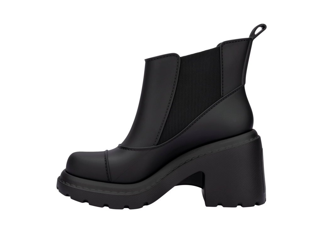 MELISSA COURTNEY BOOT AD –