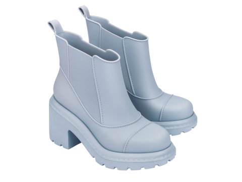 MELISSA COURTNEY BOOT AD