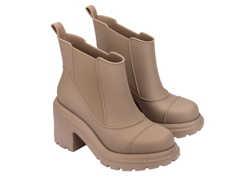 MELISSA COURTNEY BOOT AD