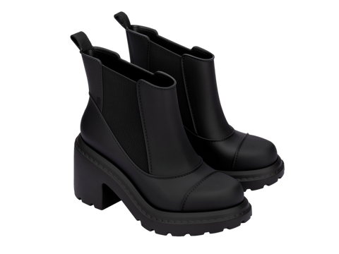 MELISSA COURTNEY BOOT AD