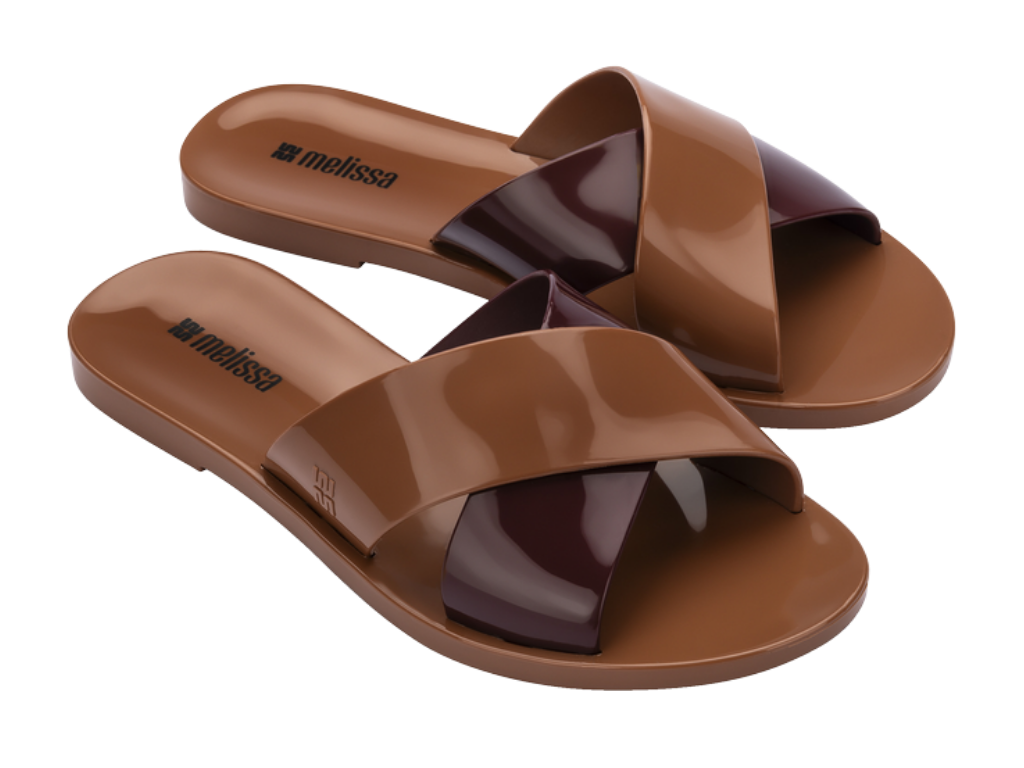 MELISSA ESSENTIAL CROSS SLIDE AD – 