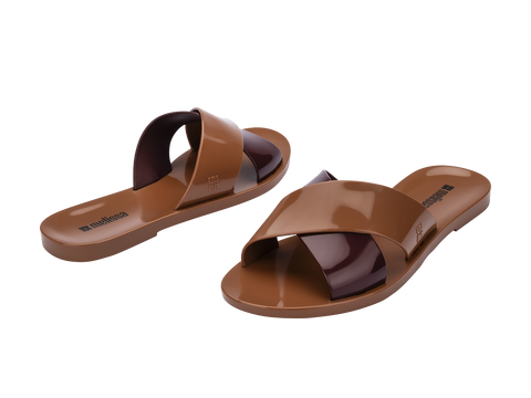 MELISSA ESSENTIAL CROSS SLIDE AD