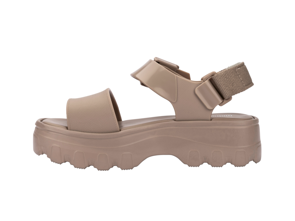 MELISSA KICK OFF SANDAL AD – 