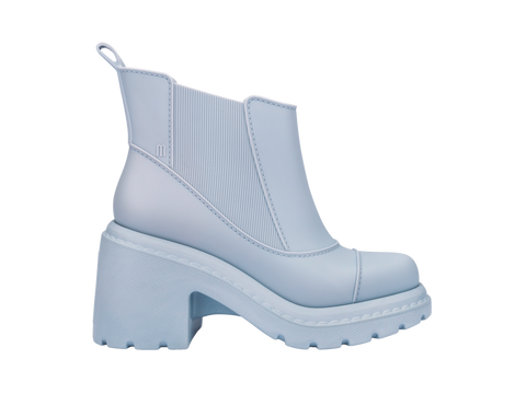 MELISSA COURTNEY BOOT AD