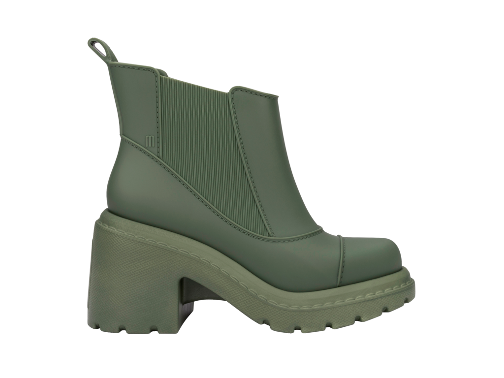 MELISSA COURTNEY BOOT AD