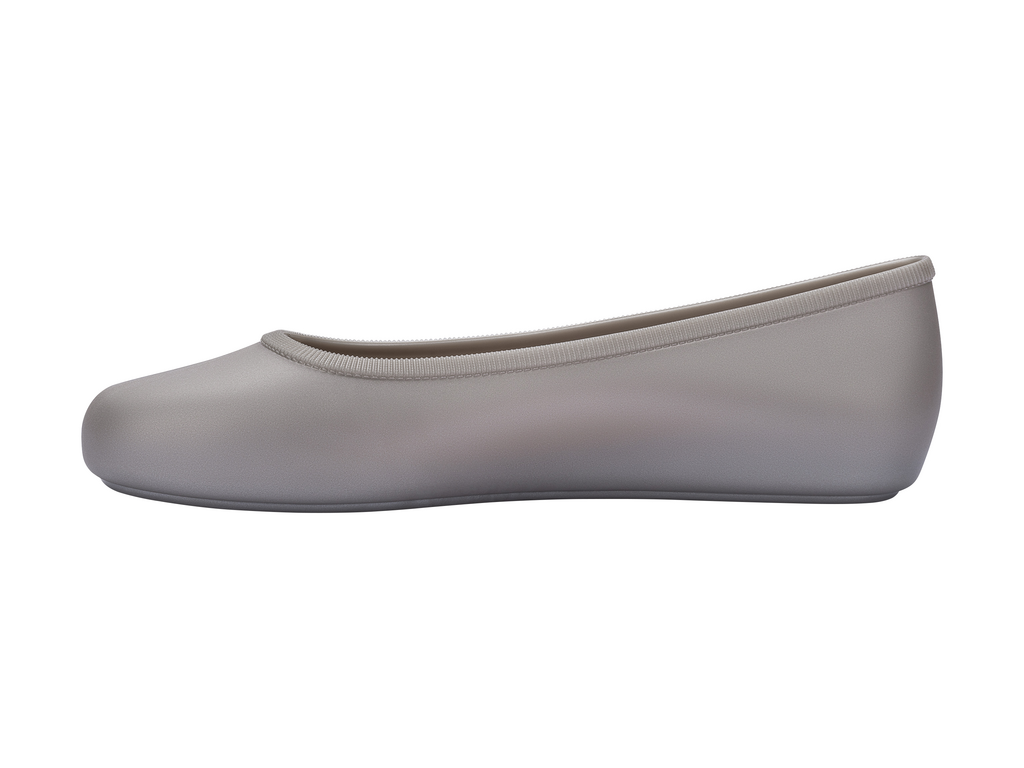 MELISSA SOFT BALLERINA ESSENTIAL AD – 