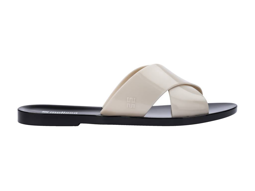 MELISSA ESSENTIAL CROSS SLIDE AD – 