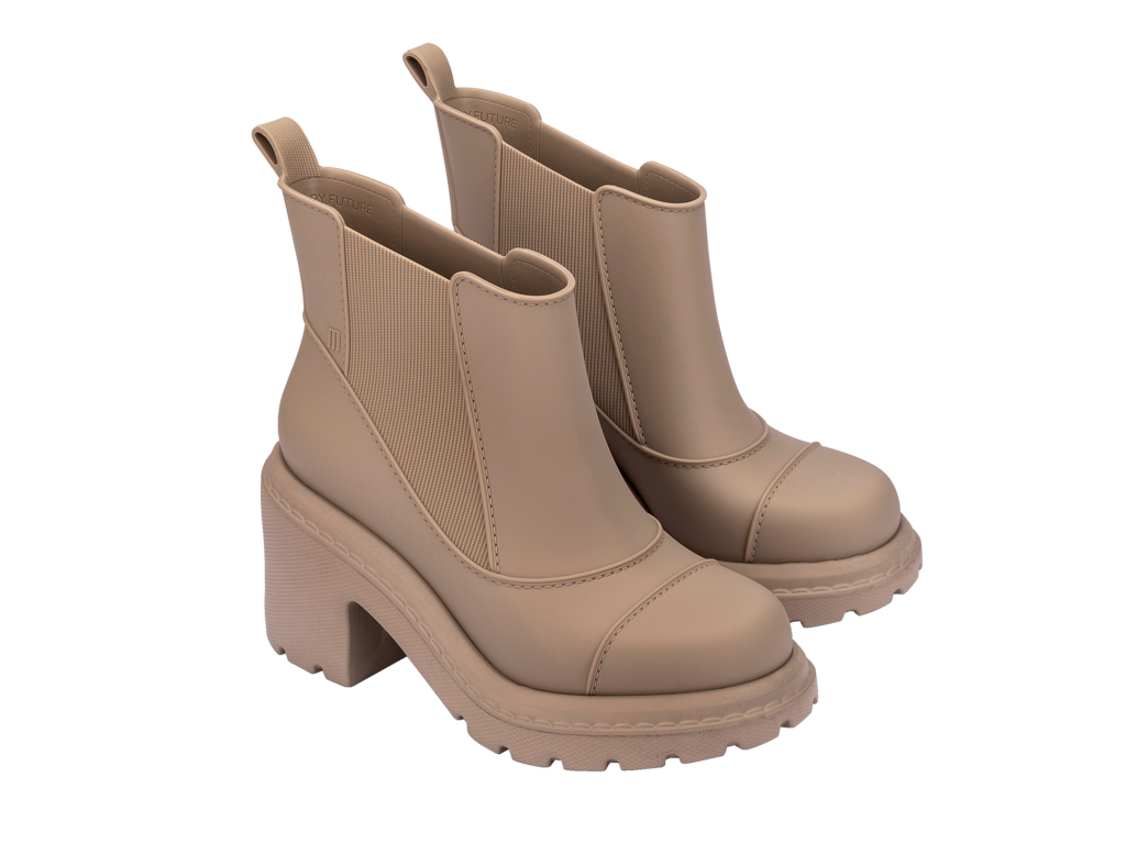 MELISSA COURTNEY BOOT AD – BEIGE