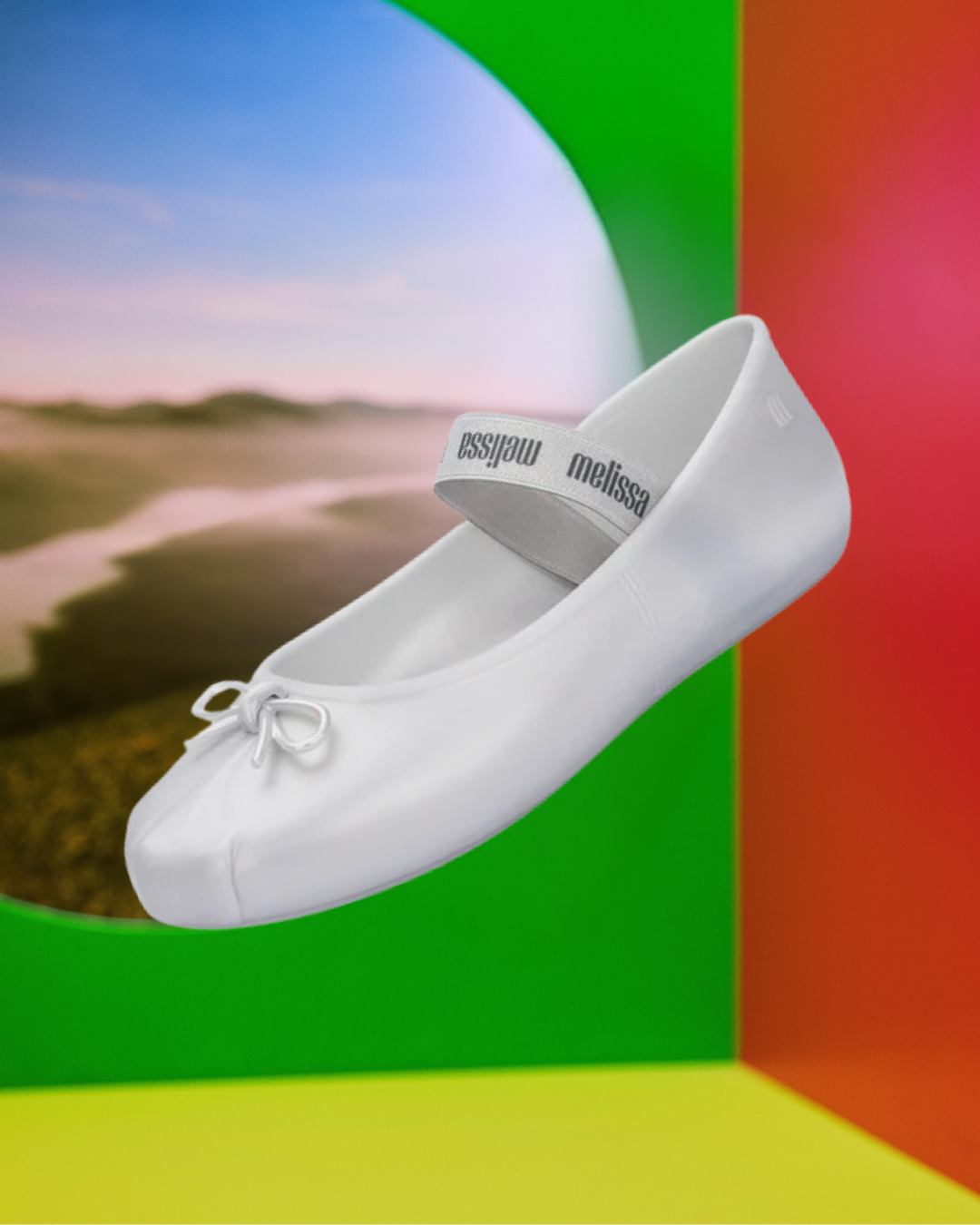<p><strong>MELISSA SOPHIE AD - PEARLY WHITE</strong></p>